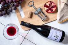 Charger l&#39;image dans la galerie, Victor | Vin rouge bio Côtes du Rhône (2018)

